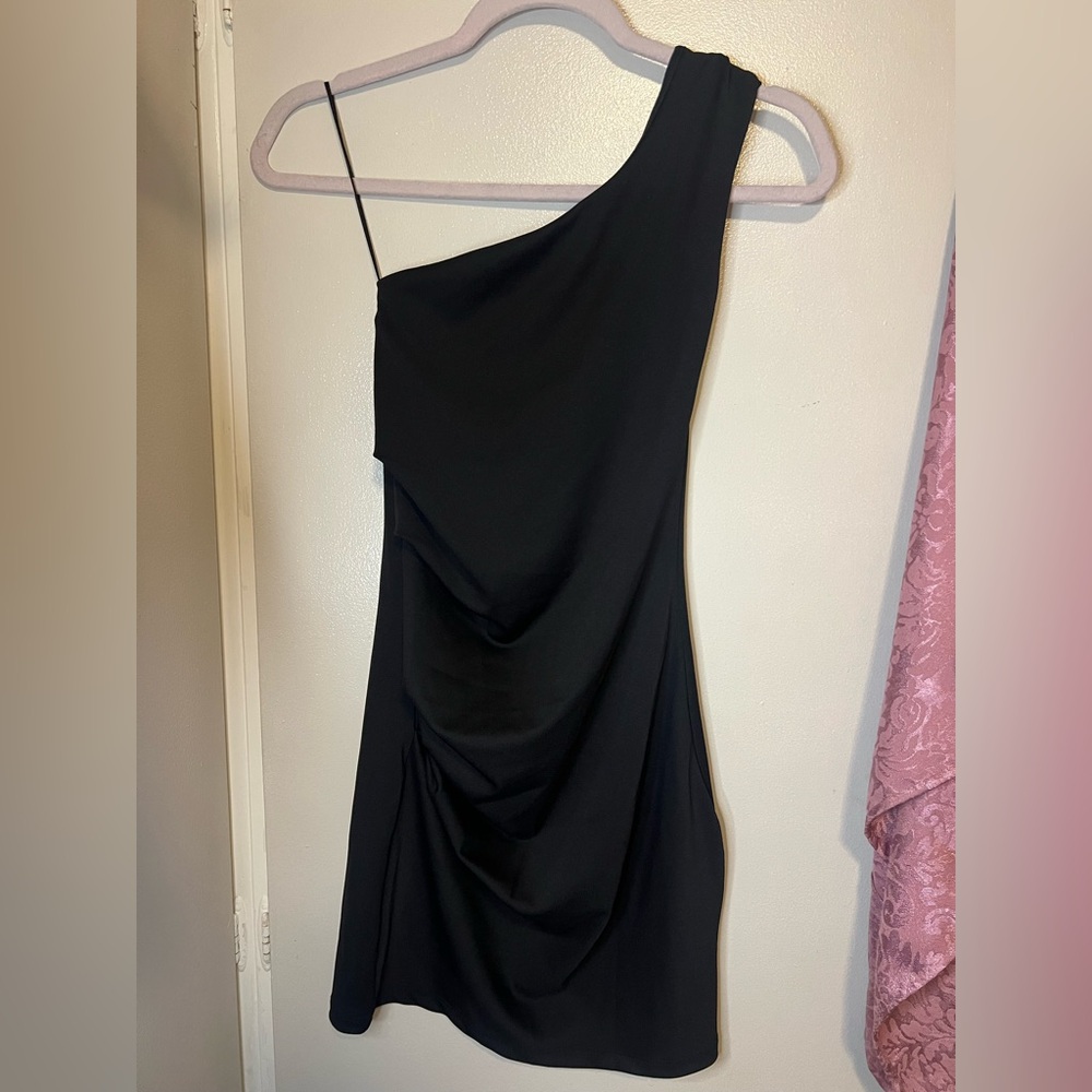 H&M Chic Black One-Shoulder Dress